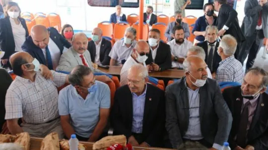 Kılırdaroğlu, balıkçılar ile deniz salyası sorununu konuştu