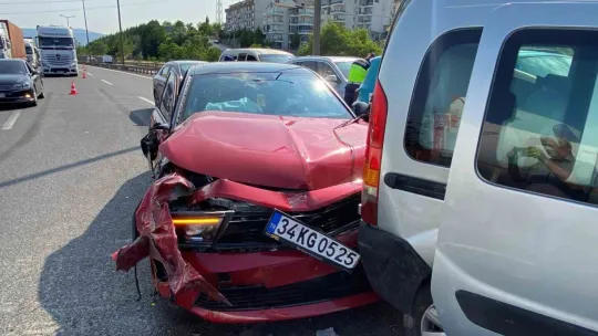 Kimsenin burnunun kanamadığı TEM'deki kazada 8 araç birbirine girdi