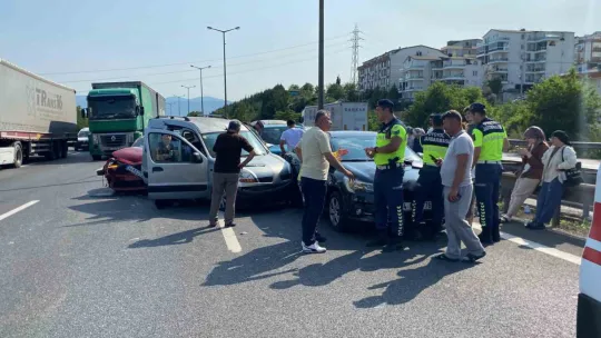 Kimsenin burnunun kanamadığı TEM'deki kazada 8 araç birbirine girdi