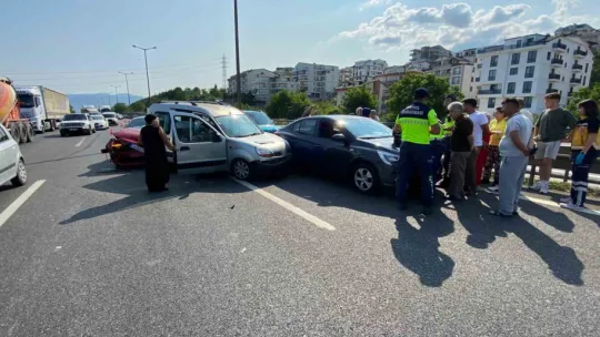 Kimsenin burnunun kanamadığı TEM'deki kazada 8 araç birbirine girdi