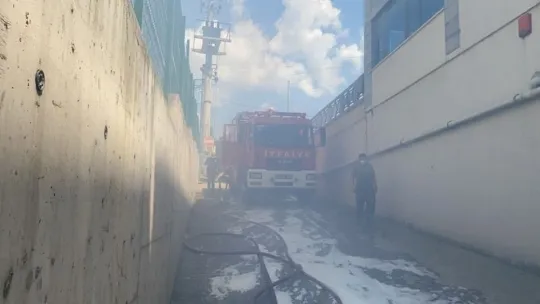 Kimya fabrikasının deposunda korkutan yangın