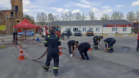 Kimya fabrikasının ekipleri yangına doğru müdahaleyi öğrendi