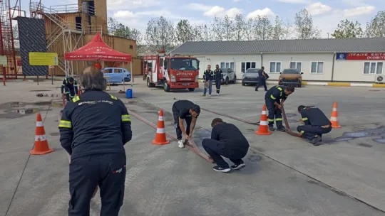 Kimya fabrikasının ekipleri yangına doğru müdahaleyi öğrendi