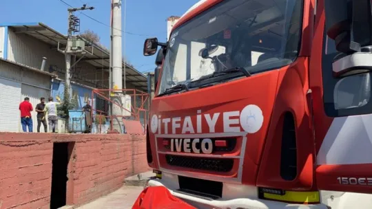 Kimyasal maddelerin bulunduğu fabrika alevlere teslim oldu