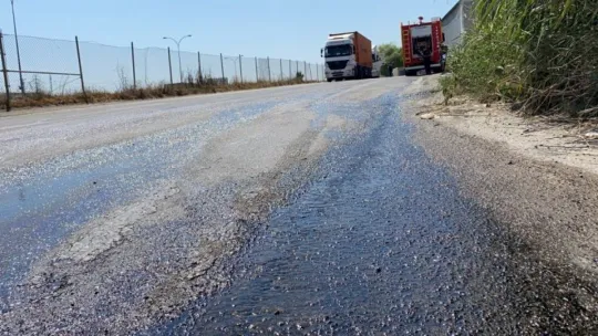 Kimyasal maddelerin bulunduğu fabrika alevlere teslim oldu