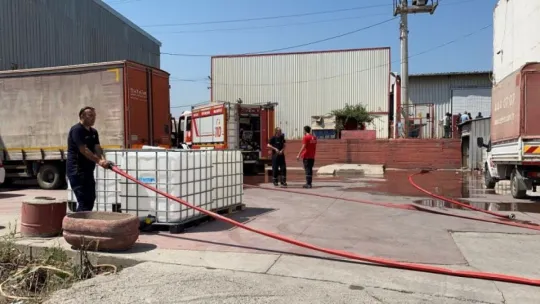 Kimyasal maddelerin bulunduğu fabrika alevlere teslim oldu