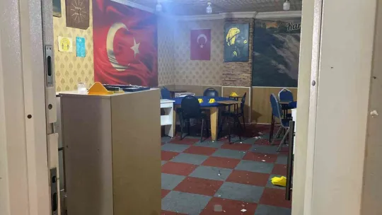 Kıraathanede silahlı kavga: 2 kardeş yaralandı