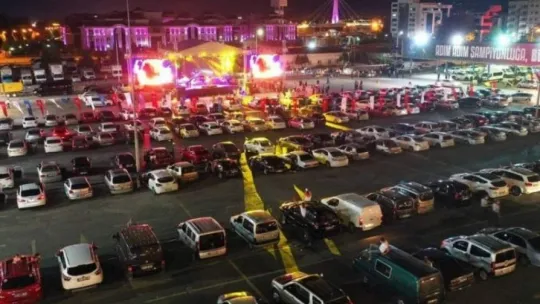 Kıraç'tan Kocaeli'de arabalı konser!