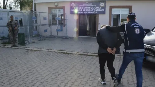 Kırklareli'nde dur' ihtarına uymayan araçlarda 12 düzensiz göçmen yakalandı