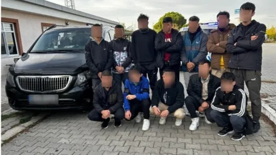 Kırklareli'nde dur' ihtarına uymayan araçlarda 12 düzensiz göçmen yakalandı