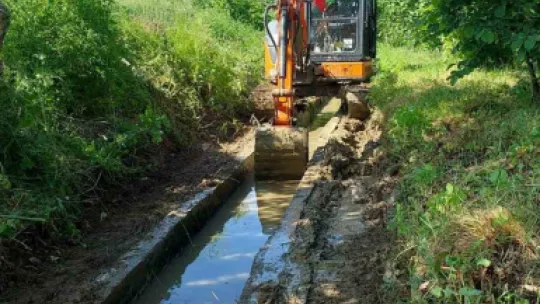 Kırsalda sulama kanalları temizleniyor
