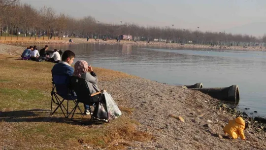 Kış günü 20 derece hava, şaşkına çevirdi