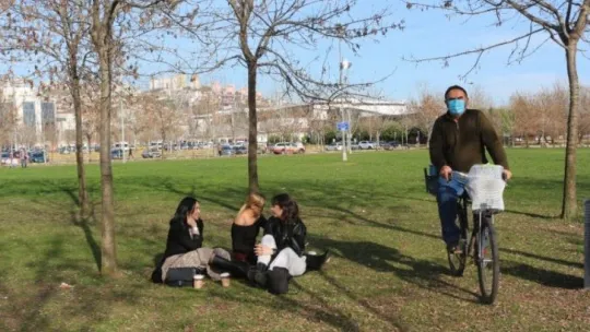 Kış ortasında yaz havası şaşırttı, vatandaşlar sokağa döküldü