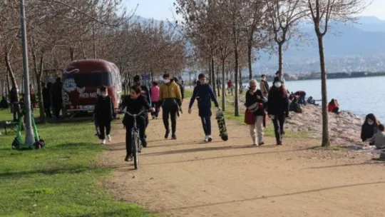 Kış ortasında yaz havası şaşırttı, vatandaşlar sokağa döküldü