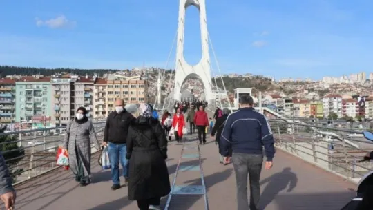 Kış ortasında yaz havası şaşırttı, vatandaşlar sokağa döküldü