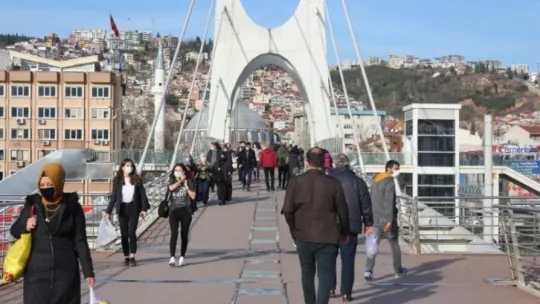 Kış ortasında yaz havası şaşırttı, vatandaşlar sokağa döküldü