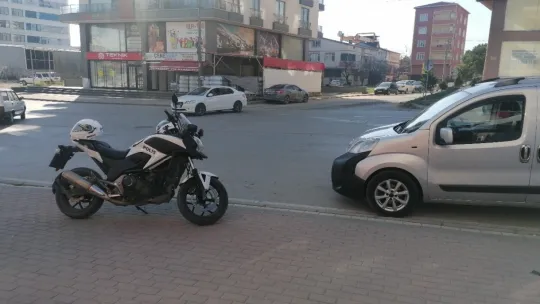 Okul çıkışı 2 kişiyi bıçakladılar