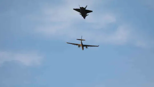 KIZILELMA VE AKINCI'dan kol uçuşu