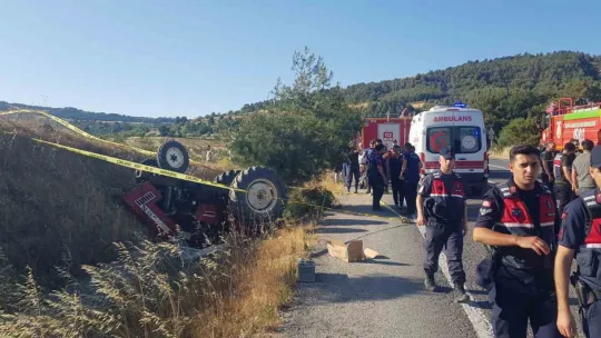 Kızının kullandığı traktörde can verdi