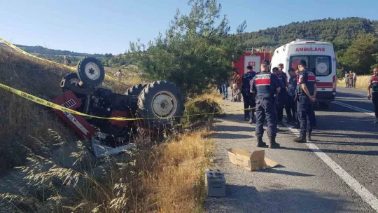 Kızının kullandığı traktörde can verdi