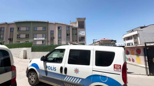 Veli sınıfı basıp, öğretmeni darp etmişti: 3 gözaltı