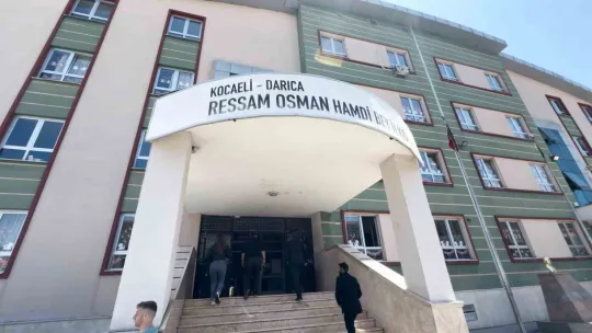 Veli sınıfı basıp, öğretmeni darp etmişti: 3 gözaltı