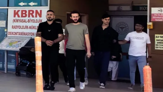 Alkollü şahıs 3 kişi tarafından bıçaklandı