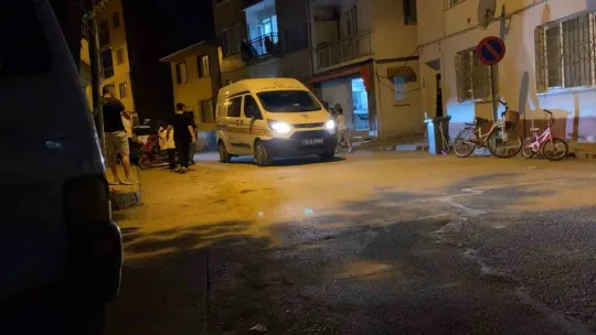 Alkollü şahıs 3 kişi tarafından bıçaklandı