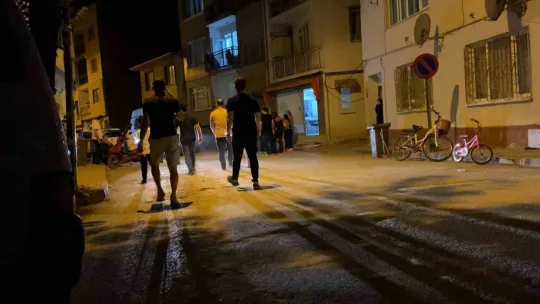 Alkollü şahıs 3 kişi tarafından bıçaklandı