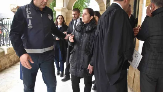 KKTC'de eski Bakan ve eşi yolsuzluk soruşturmasında hakim karşısına çıktı
