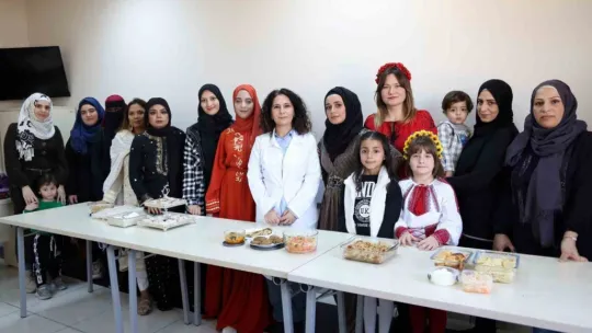 KO-MEK'te Türkçe öğreniyorlar