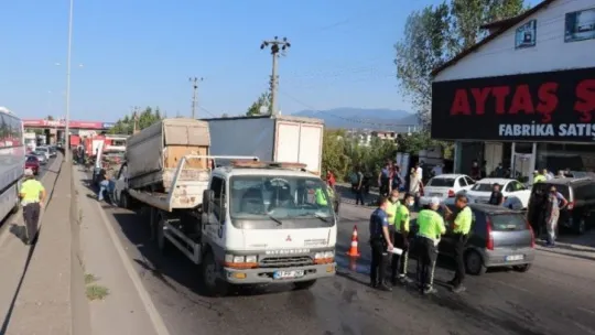 Kocaeli 11 araç birbirine girdi: 3 yaralı!