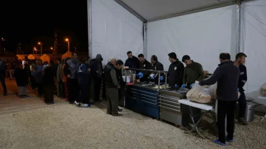 Kocaeli Büyükşehir çadır kentinde ilk sahur yapıldı