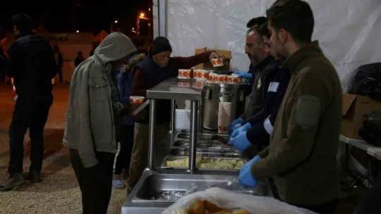 Kocaeli Büyükşehir çadır kentinde ilk sahur yapıldı