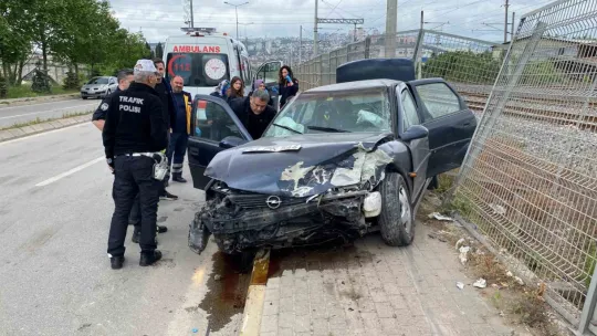 Kocaeli'de U dönüşü kazası: 5 yaralı