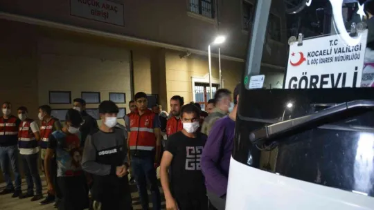 136 düzensiz göçmen ülkesine gönderildi