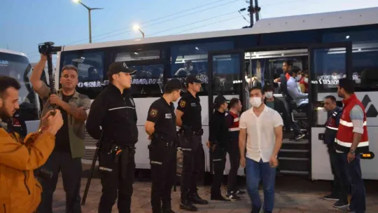 136 düzensiz göçmen ülkesine gönderildi