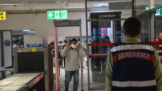 136 düzensiz göçmen ülkesine gönderildi