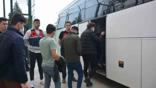 137 Afgan uyruklu göçmen sınır dışı ediliyor