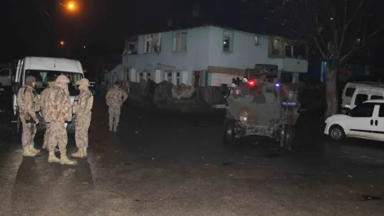 Kocaeli'de 16 ayrı adreste silah kaçakçılarına baskın