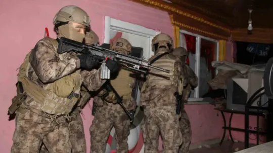 Kocaeli'de 16 ayrı adreste silah kaçakçılarına baskın