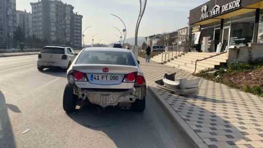 Kocaeli'de 2 otomobil çarpıştı: 1 yaralı