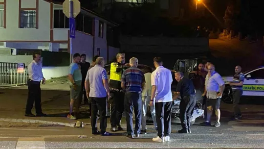 Kocaeli'de 2 otomobil çarpıştı: 2 yaralı