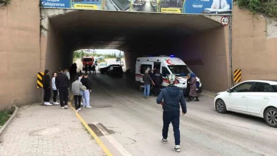 Kocaeli'de 2 otomobil kafa kafaya çarpıştı: 2 yaralı