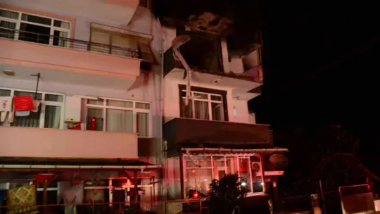 Kocaeli'de 3 katlı binada büyük patlama!