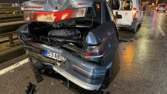 Kocaeli'de 4 araç birbirine girdi: 1 yaralı