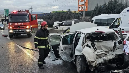 Kocaeli'de 4 araçlı zincirleme kaza: 1 ölü, 1 yaralı