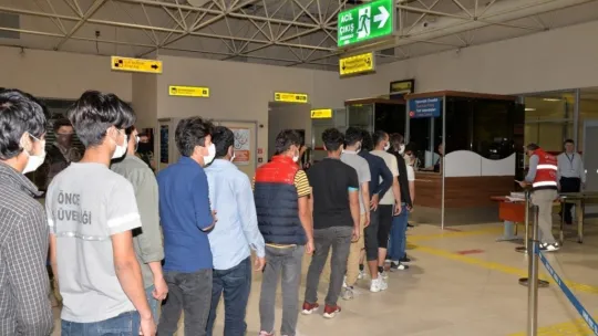 Kocaeli'de 401 düzensiz göçmen sınır dışı edildi