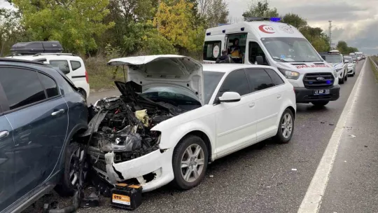 Kocaeli'de 5 araçlı zincirleme kaza: 1'i çocuk 5 yaralı