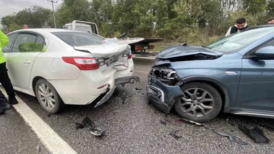 Kocaeli'de 5 araçlı zincirleme kaza: 1'i çocuk 5 yaralı